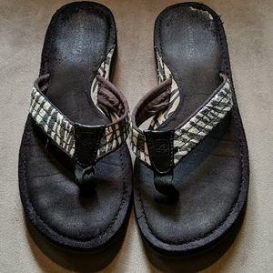 Sperry flip flops